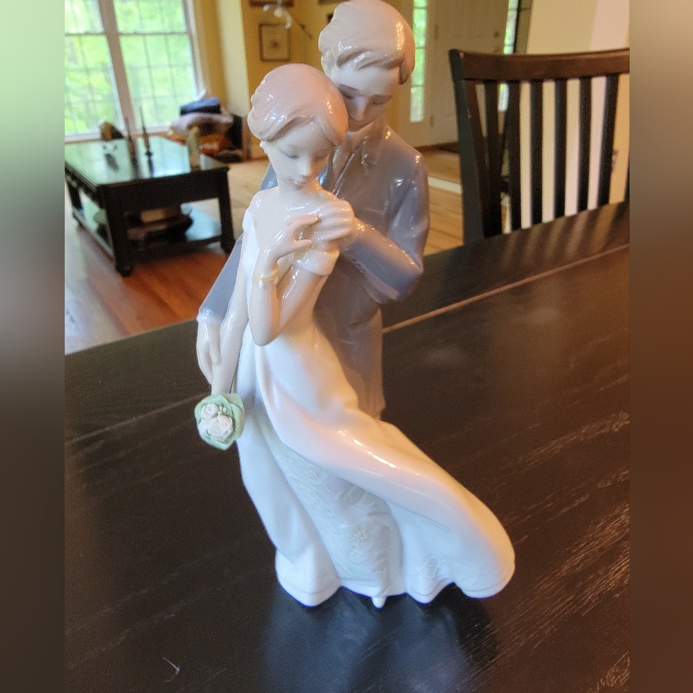Lladro Bride And Groom Figurine EUC